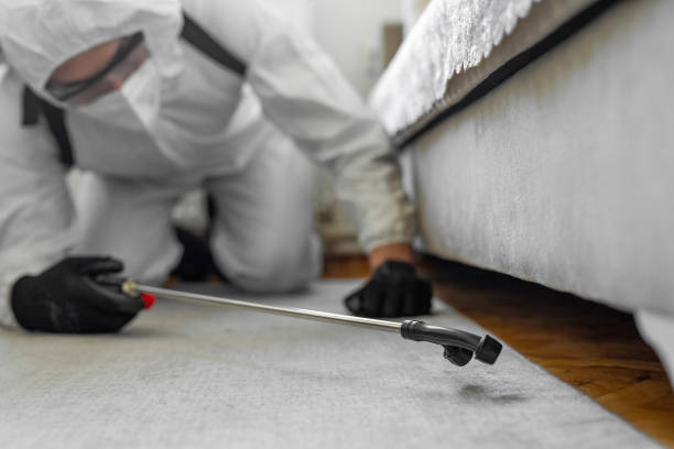 Professional Pest Control technician working in Oatfield, OR